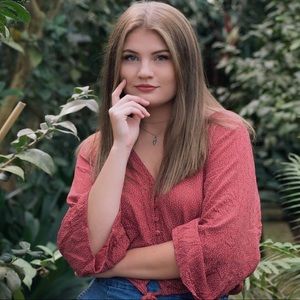 American Eagle Outfitters Pink Polka-Dotted Crop Top Size M